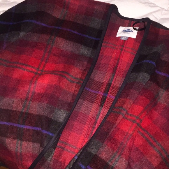 Flannel Patterned Poncho - Picture 4 of 4